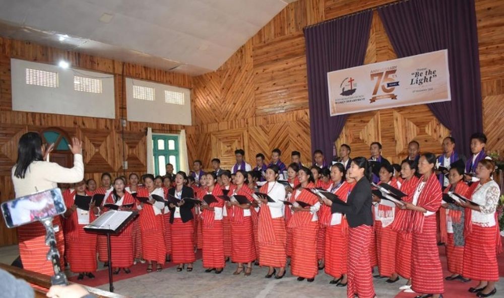 Womenfolk presenting special praises during the occasion.
